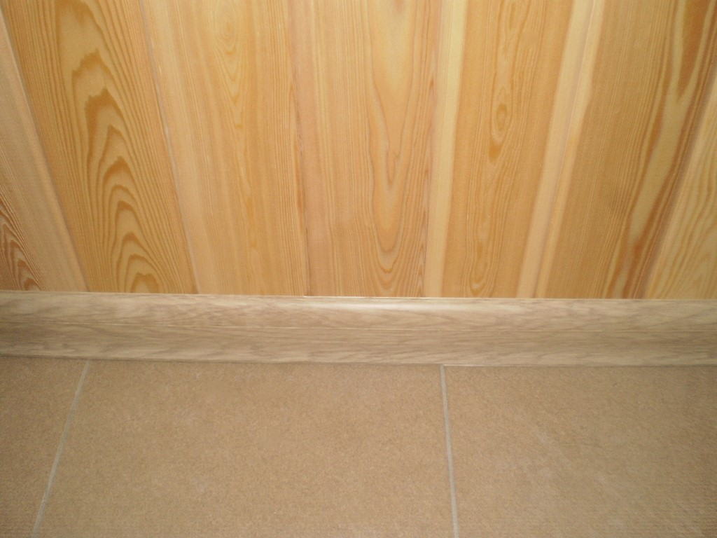 Плинтус ПВХ Волшебная палочка 58мм 2,2м 5815