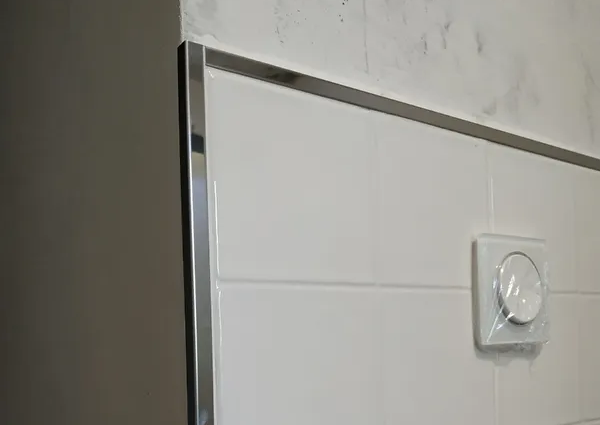 Угол наружный алюминиевый Уп 12-27.01лп