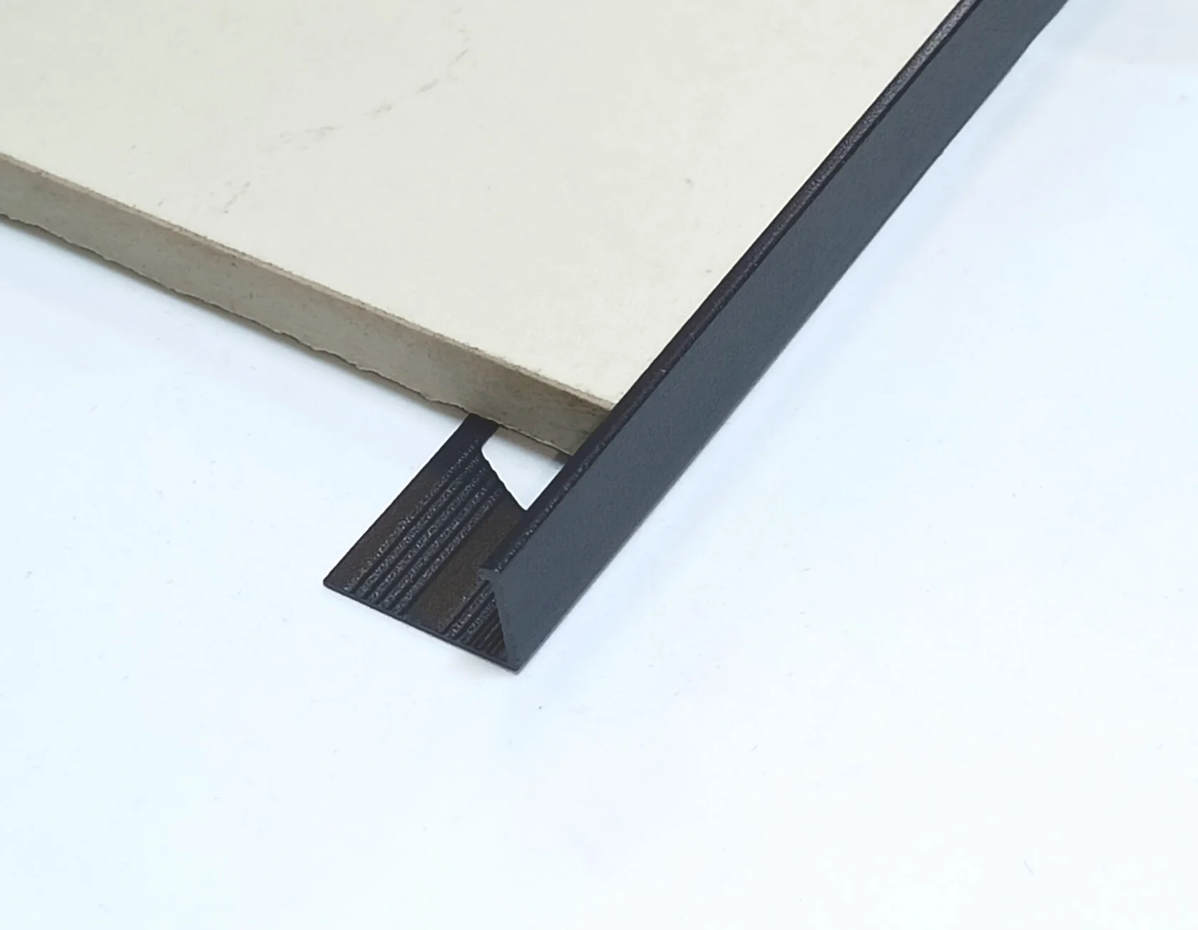 Профиль окантовочный Волшебная палочка Expert MSPKE 01-12K.2700.15 12Kмм 2,7м Чёрный