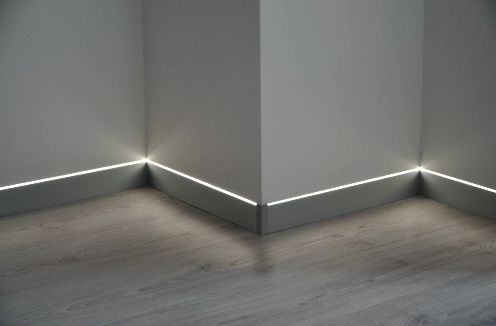 Плинтус алюминиевый Progress PKLEDAA 80A 2,0м 80 мм Серебро