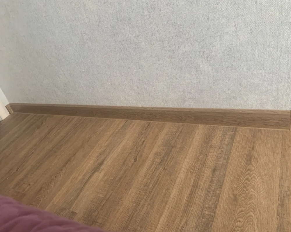 Плинтус ПВХ Cezar матовый с мягким краем HI-LINE PRESTIGE 145 Дуб ричмонд