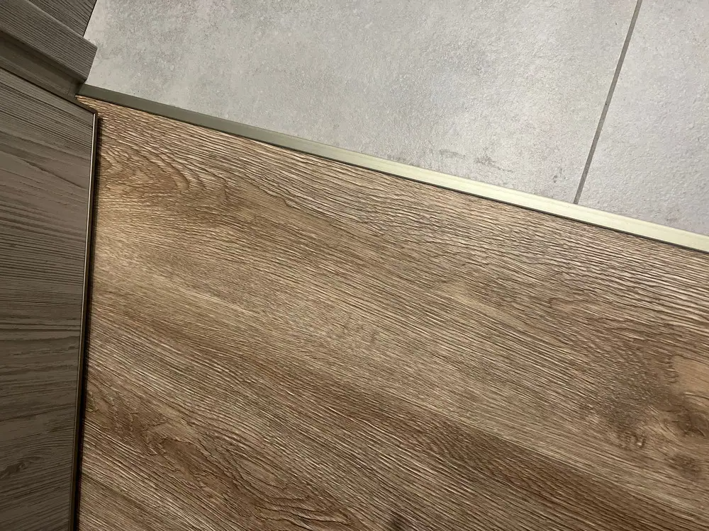 Алюминиевый  профиль ПТ-10  золото/глянец 2,7 м.