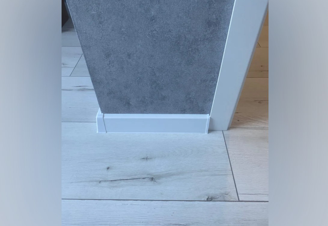 Плинтус ПВХ Cezar матовый с мягким краем HI-LINE PRESTIGE 089 Белый