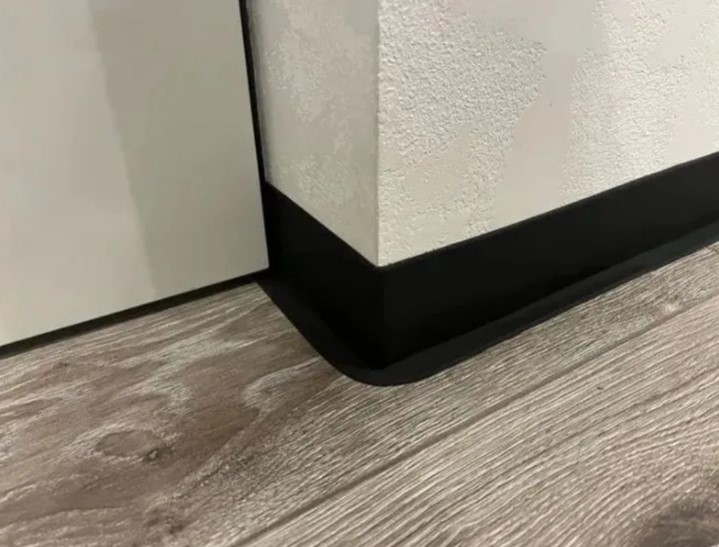 Плинтус эластичный на клеевой основе ПВХ Dollken WLK20 20мм х 15мм. 0110 Черный