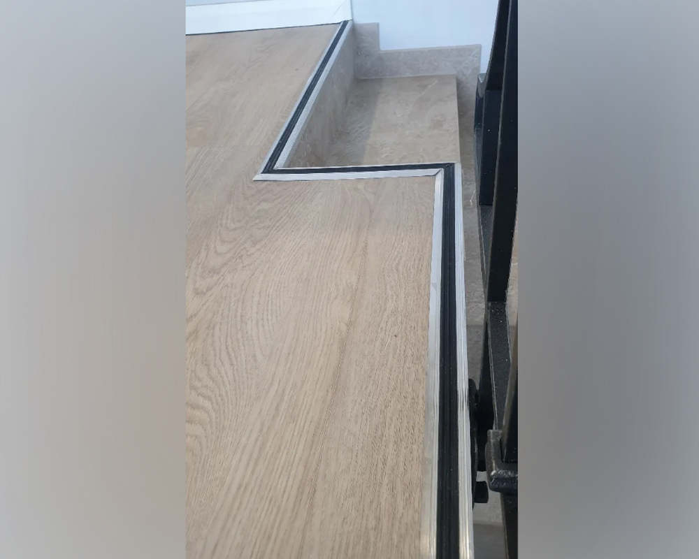 Порог одноуровневый ПС 08-1.1800.01лч Серебро