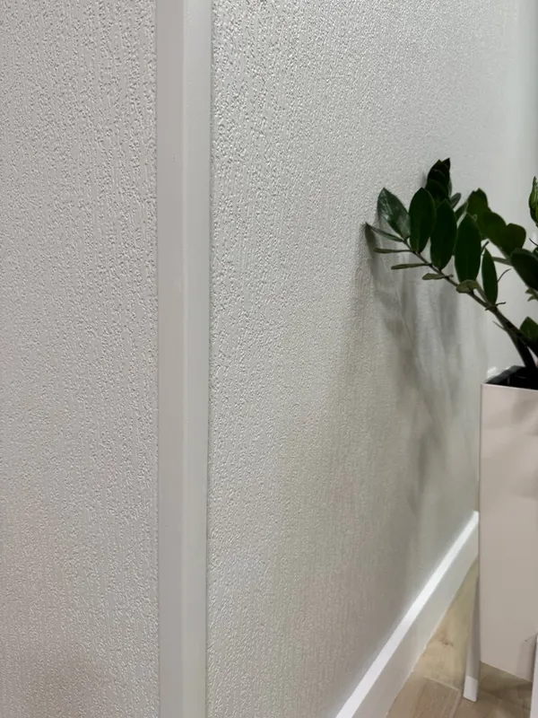 Угол из полистирола высокой плотности HI WOOD C20V2 20мм х 20мм х 2,0м. Окраска включена в стоимость