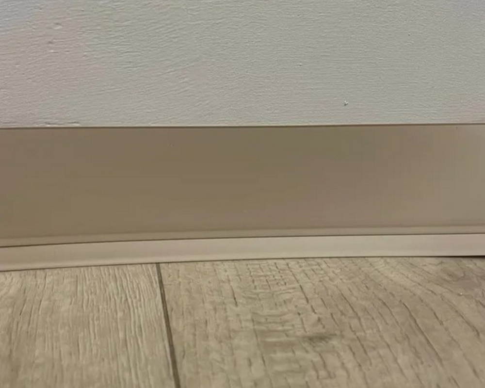 Плинтус эластичный ПВХ Dollken WL50 50мм х 15мм. 0130 Бежевый