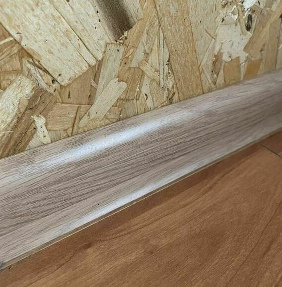 Плинтус ПВХ Идеал Классик 70мм 2,2м 213 Дуб северный