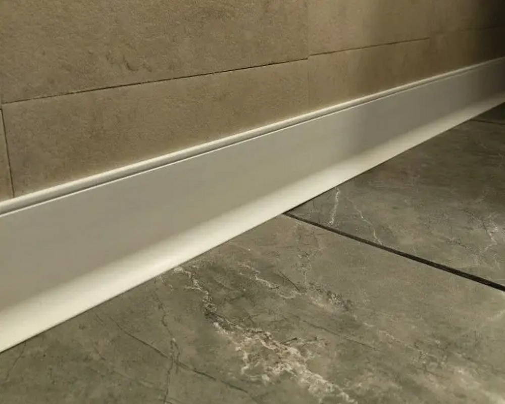 Плинтус из полистирола высокой плотности Волшебная Палочка 60*20*2000. MSPOL 122 Окраска включена в стоимость