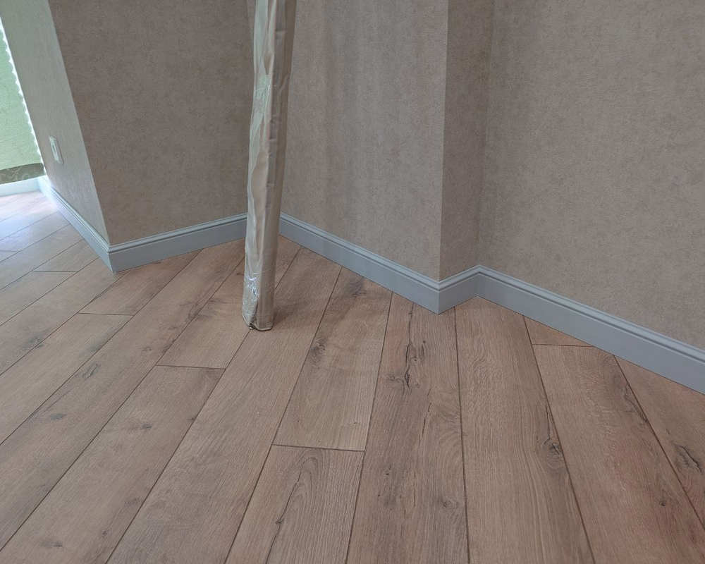 Плинтус полистирол Волшебная Палочка  MSPOL 110 120*15*2000 Окраска включена в стоимость