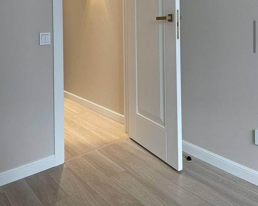 Плинтус полистирол Волшебная Палочка  MSPOL 110 120*15*2000 Окраска включена в стоимость