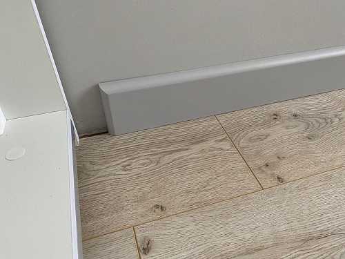 Плинтус МДФ Лука Пл 80МДФ.2700.Point line 24062 Айс грей