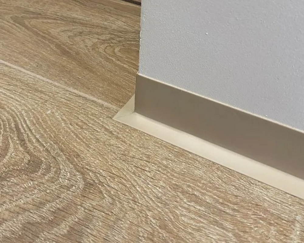 Плинтус эластичный ПВХ Dollken WL50 50мм х 15мм. 0913 Светло-бежевый