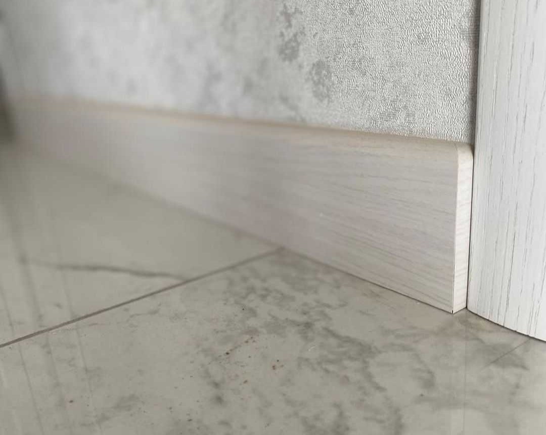 Плинтус напольный Arbiton Integra 04 Северный Ясень