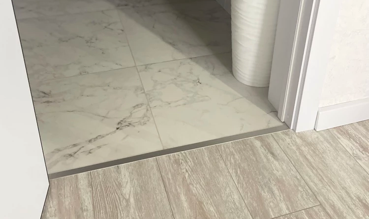 Алюминиевый  профиль ПТ-26 (658)  розовый/глянец 2,7 м.