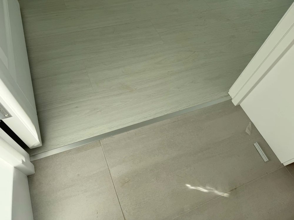 Профиль НЕПЛИНТУС UL25X6-01L 25х6х2000мм Серебро матовое