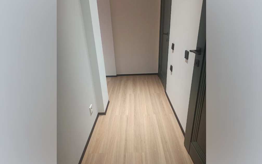 Плинтус алюминиевый. Крац титан 80 мм BTTS 80A