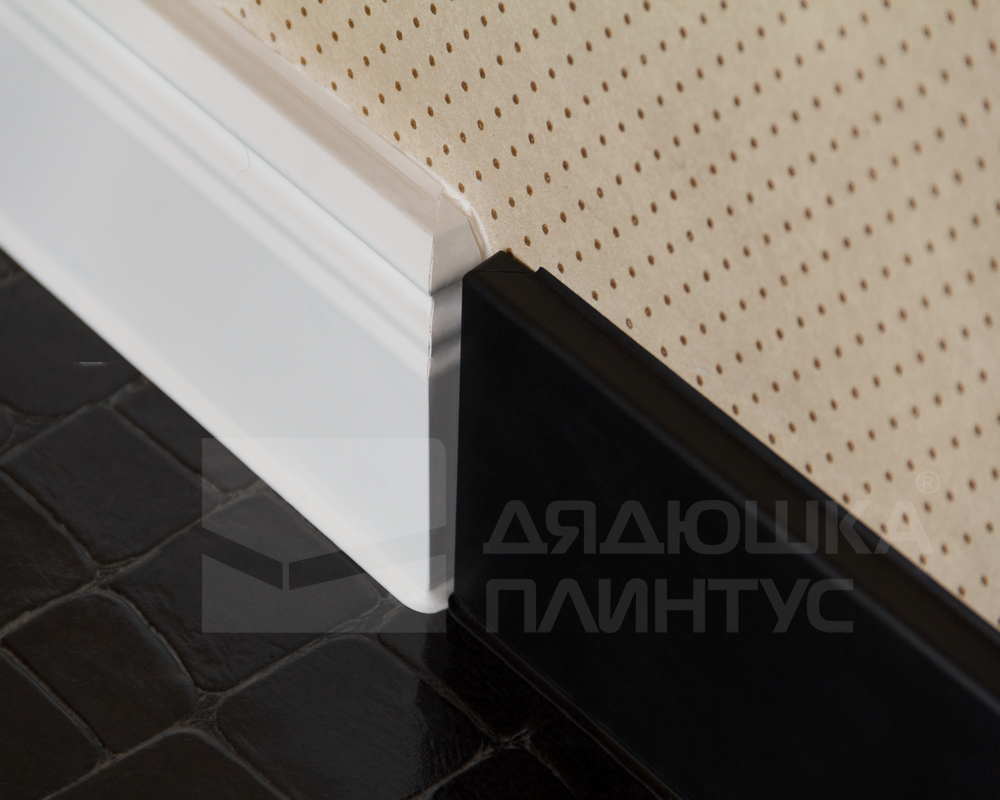 Плинтус ХДФ Dollken Cubu Flex Life 80мм х 2,5 м 0110 Черный